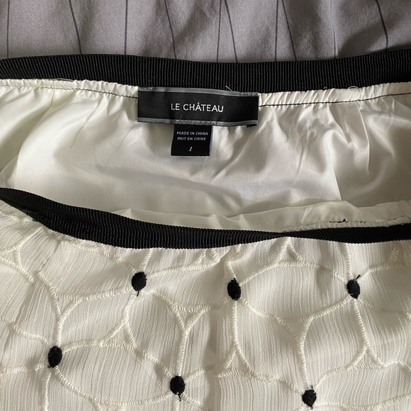 Daisy embroidery A-line skirt - Picture 2 of 3